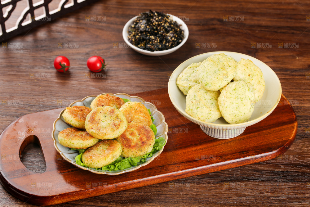 深底上的鳕鱼鲜虾饼