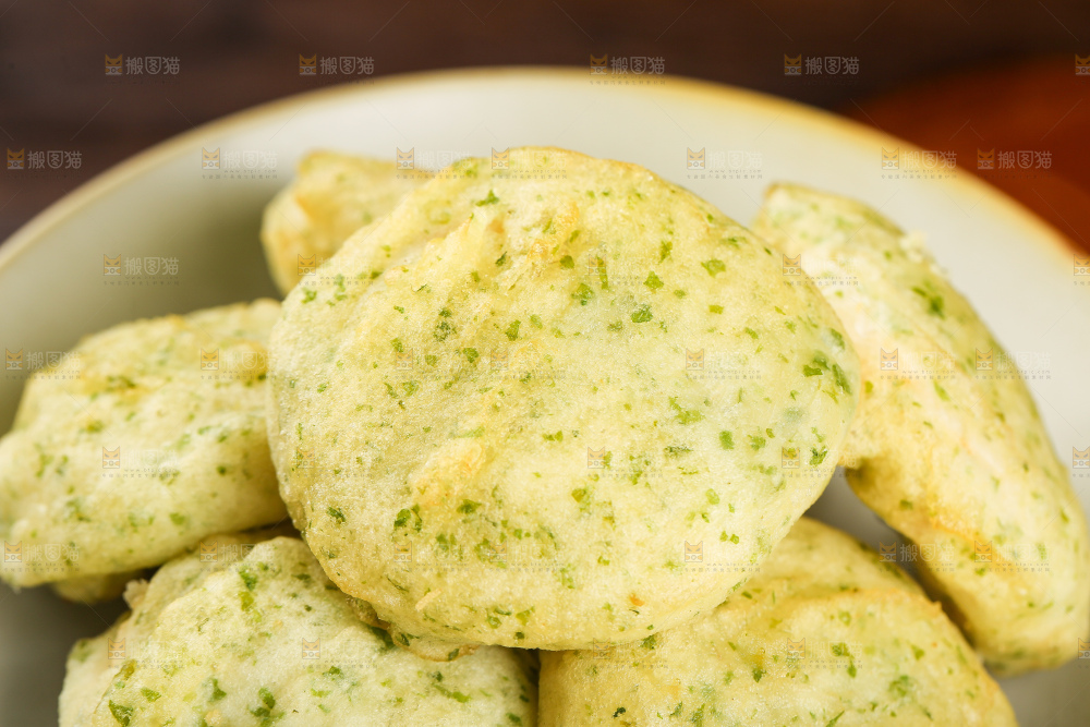 深底上的鳕鱼鲜虾饼