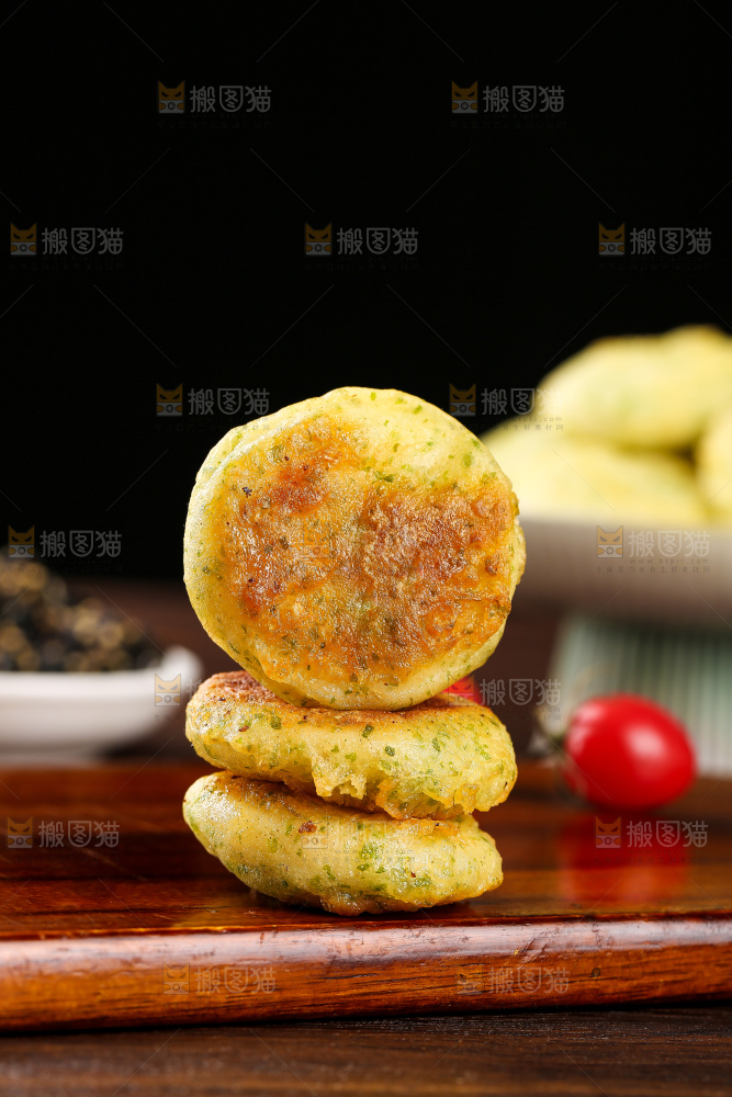 深底上的鳕鱼鲜虾饼