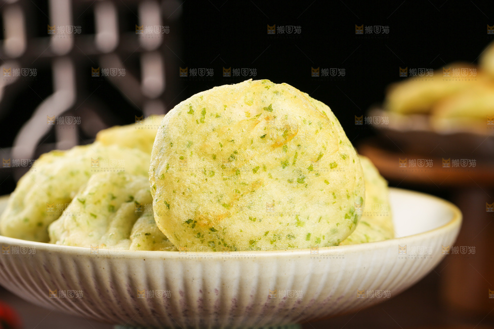 深底上的鳕鱼鲜虾饼