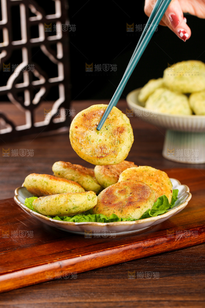 深底上的鳕鱼鲜虾饼