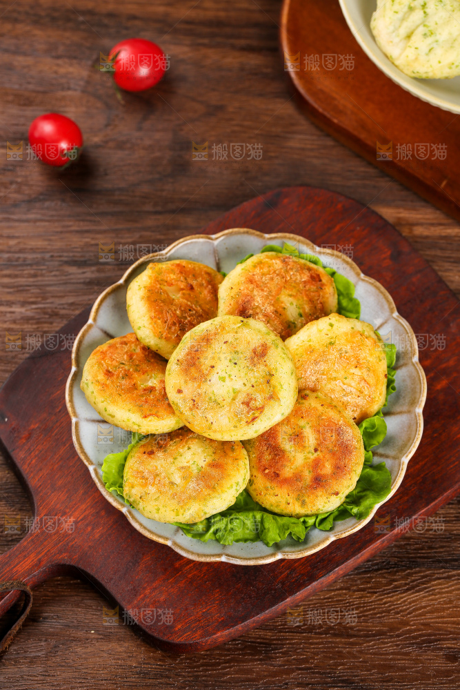 深底上的鳕鱼鲜虾饼