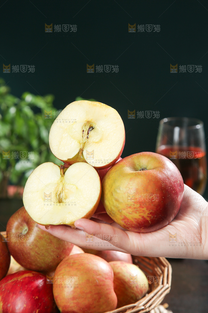 深底上的丑苹果
