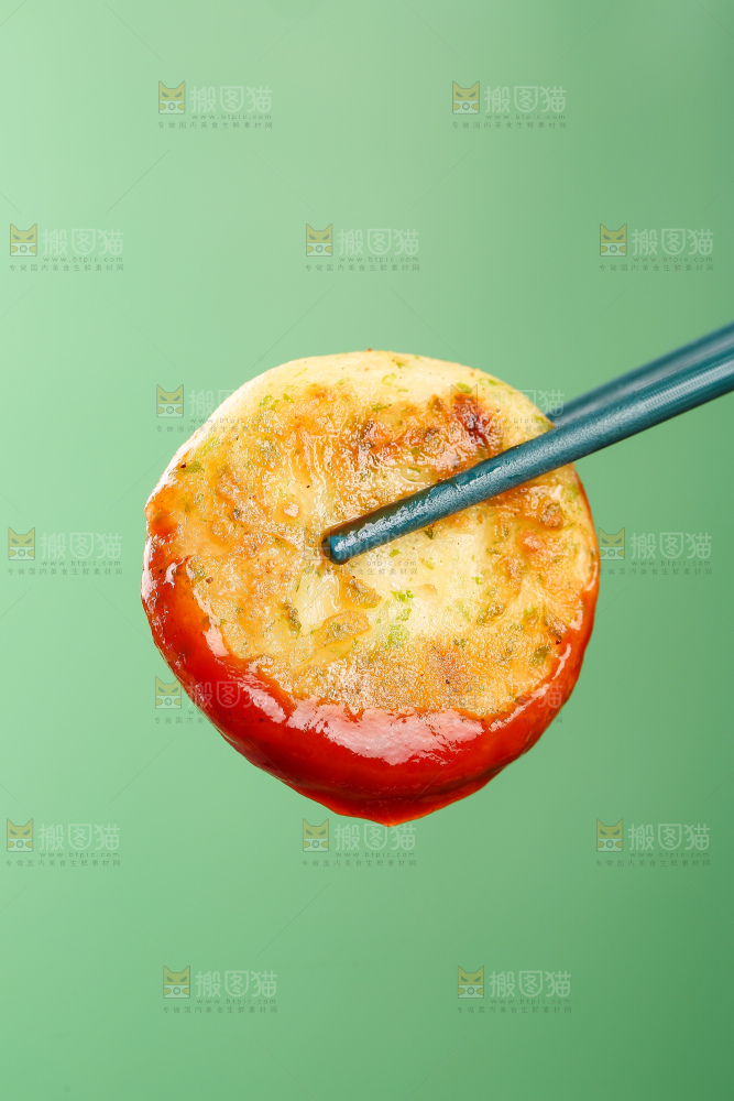 深底上的鳕鱼鲜虾饼