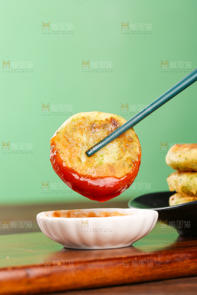 深底上的鳕鱼鲜虾饼