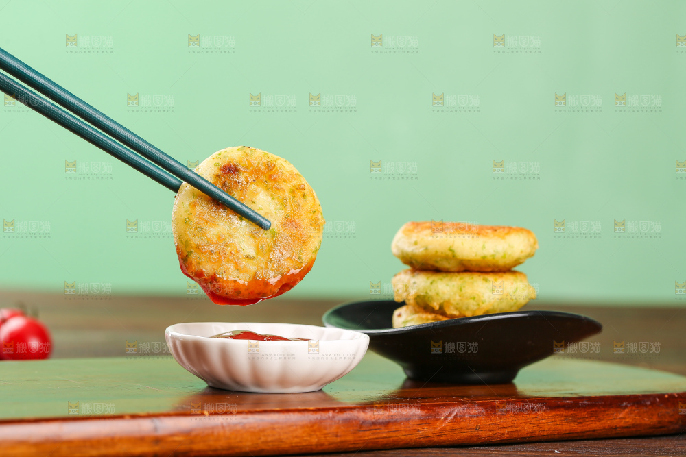深底上的鳕鱼鲜虾饼