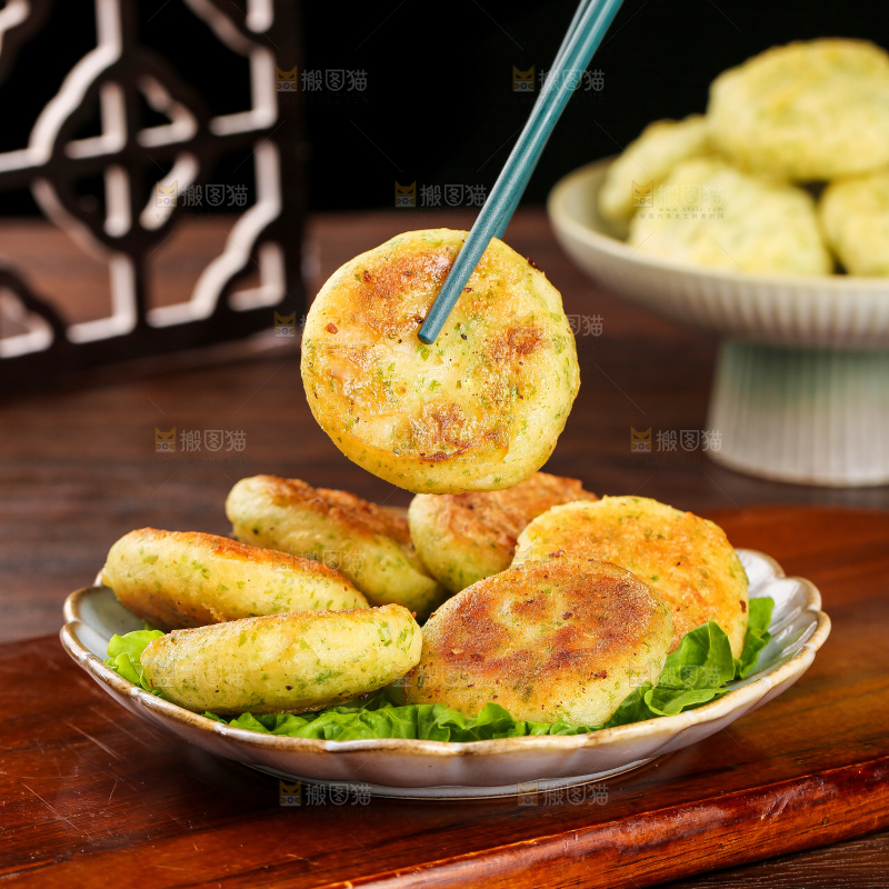 深底上的鳕鱼鲜虾饼