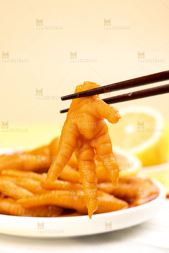 浅底上的酸辣鸡爪
