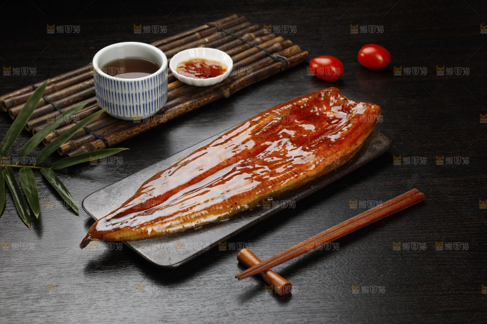 深底上的照烧鳗鱼