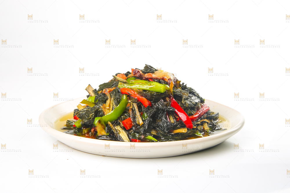 盘子里的白菜炒腊肉