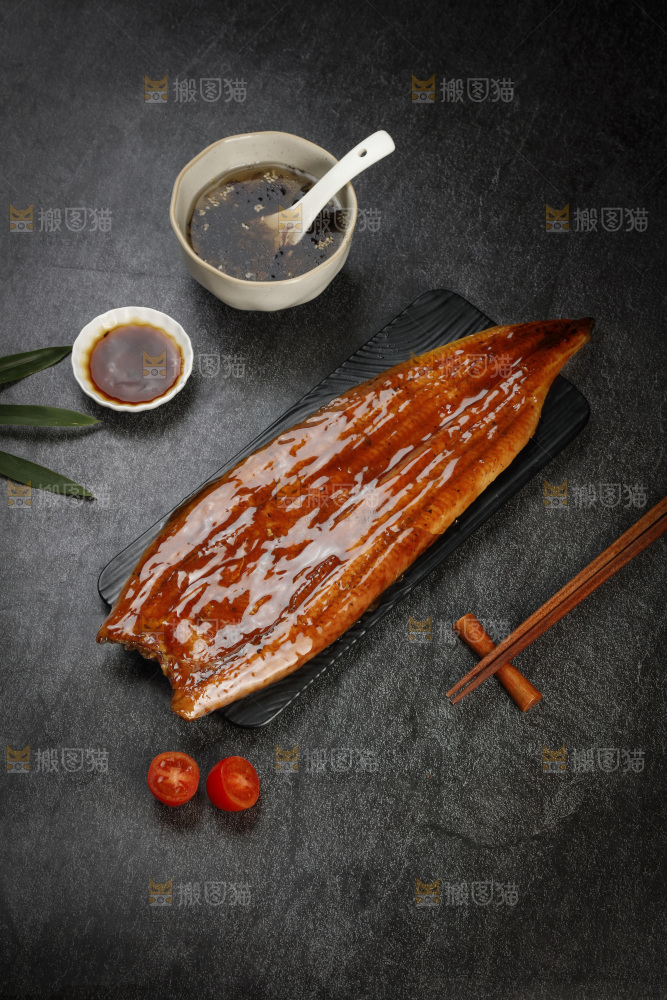 深底上的照烧鳗鱼