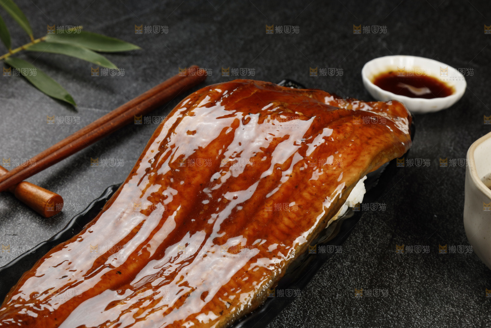 深底上的照烧鳗鱼