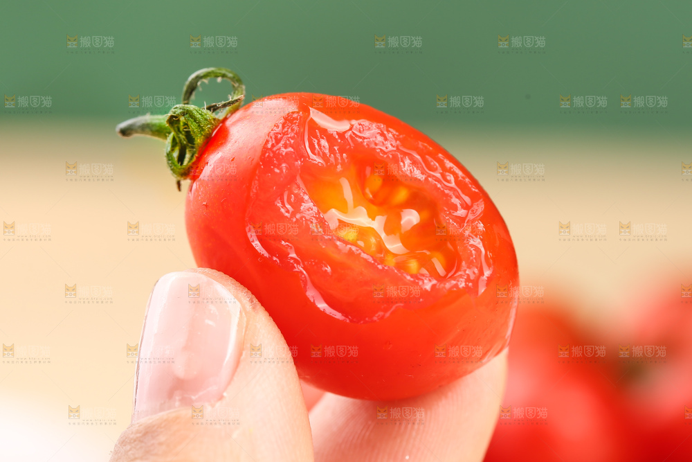 浅底上的圣女果