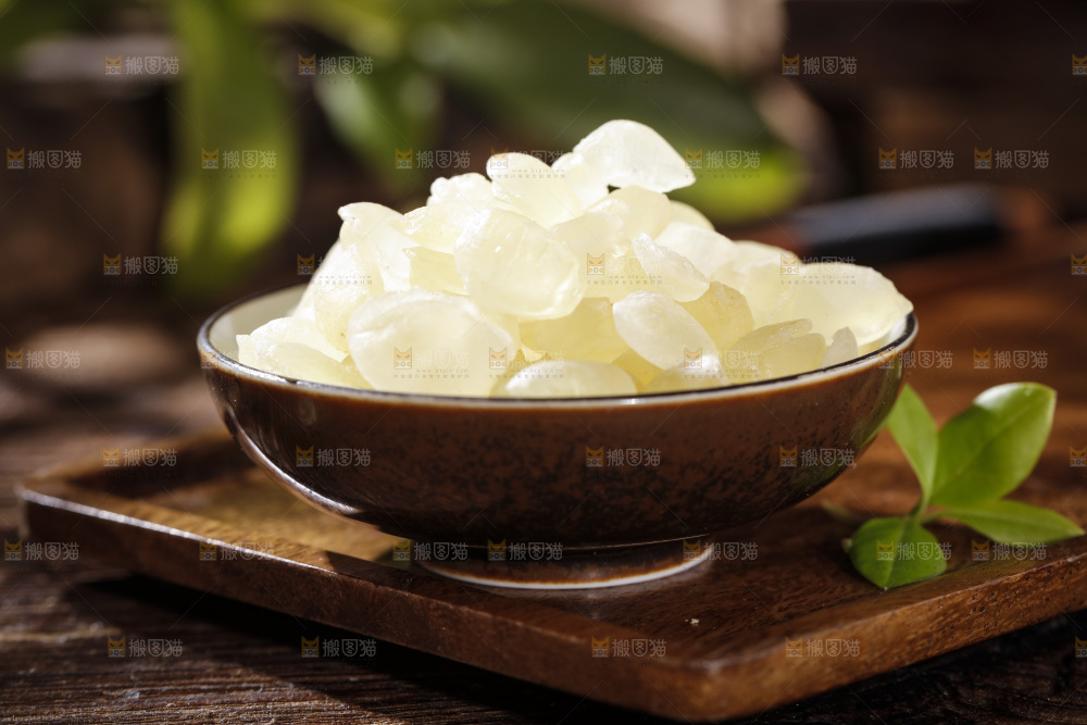 深底上的皂角米