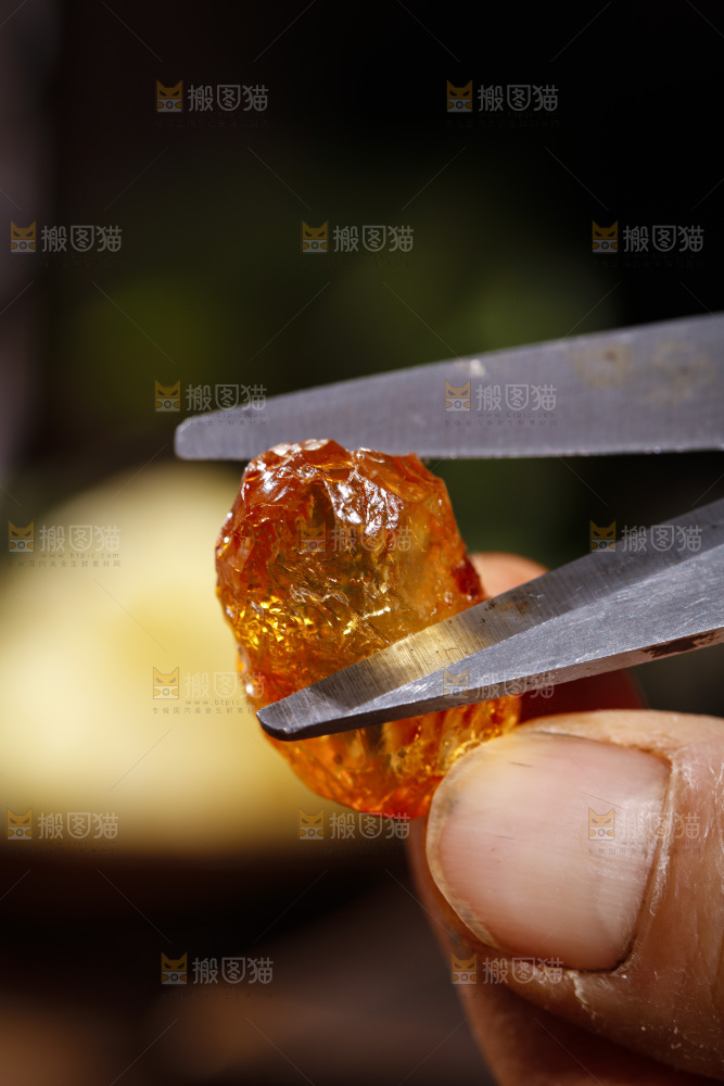 深底上的桃树胶