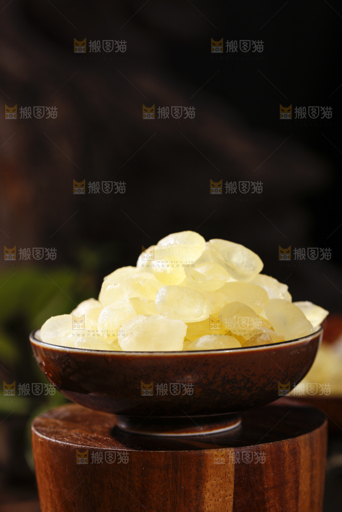 深底上的皂角米