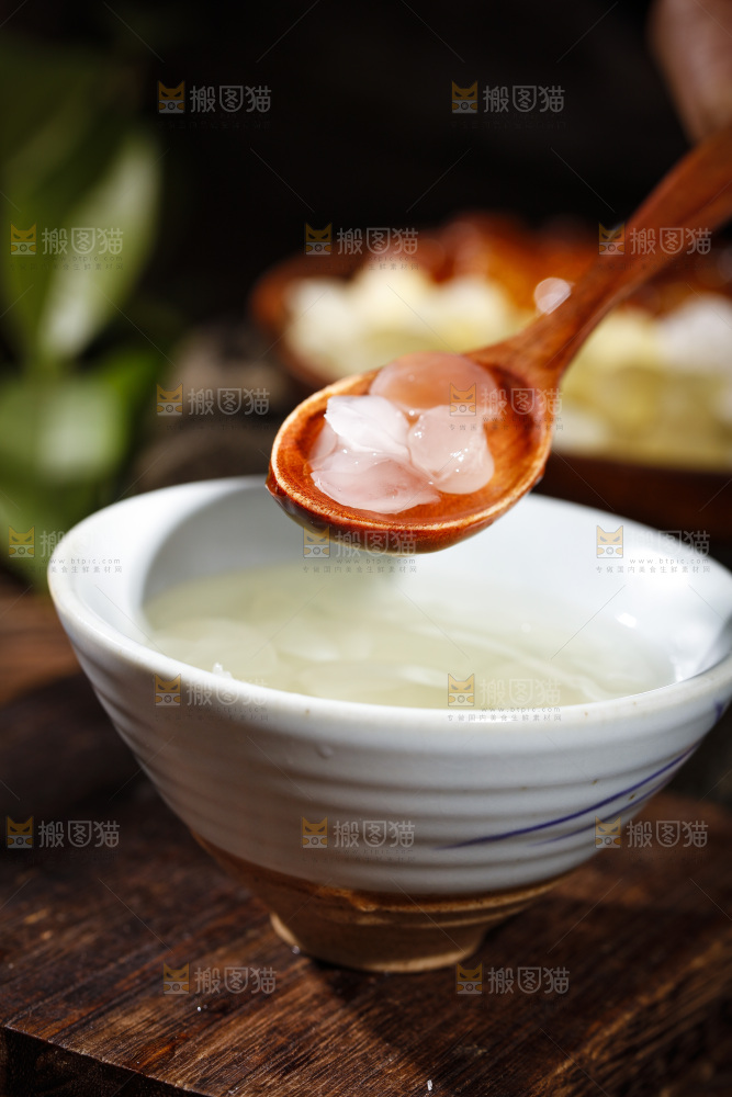 深底上的皂角米