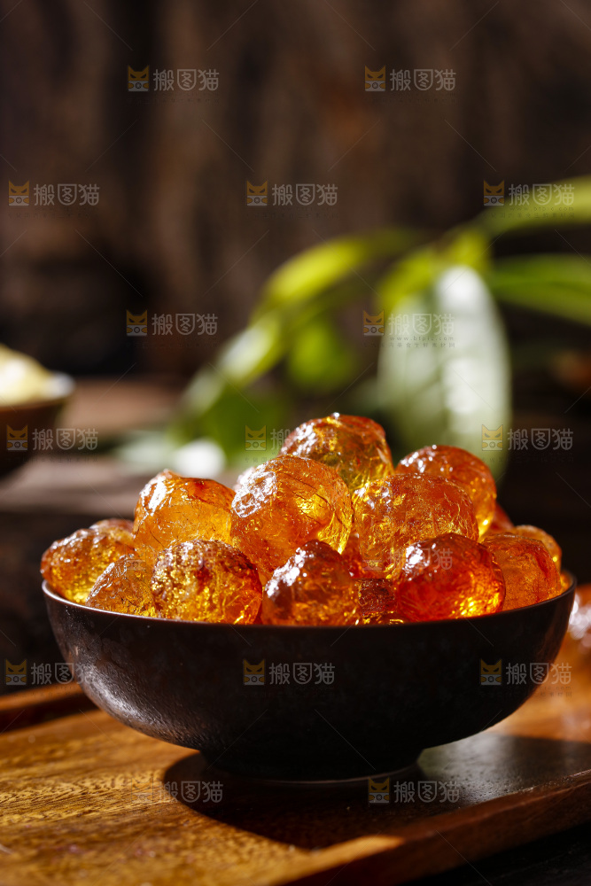 深底上的桃树胶