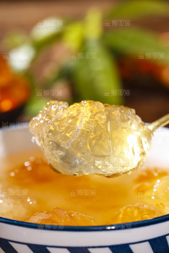 深底上的桃树胶