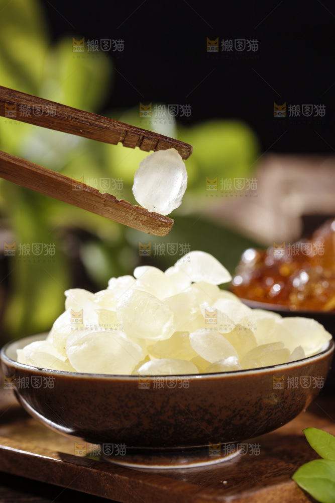 深底上的皂角米