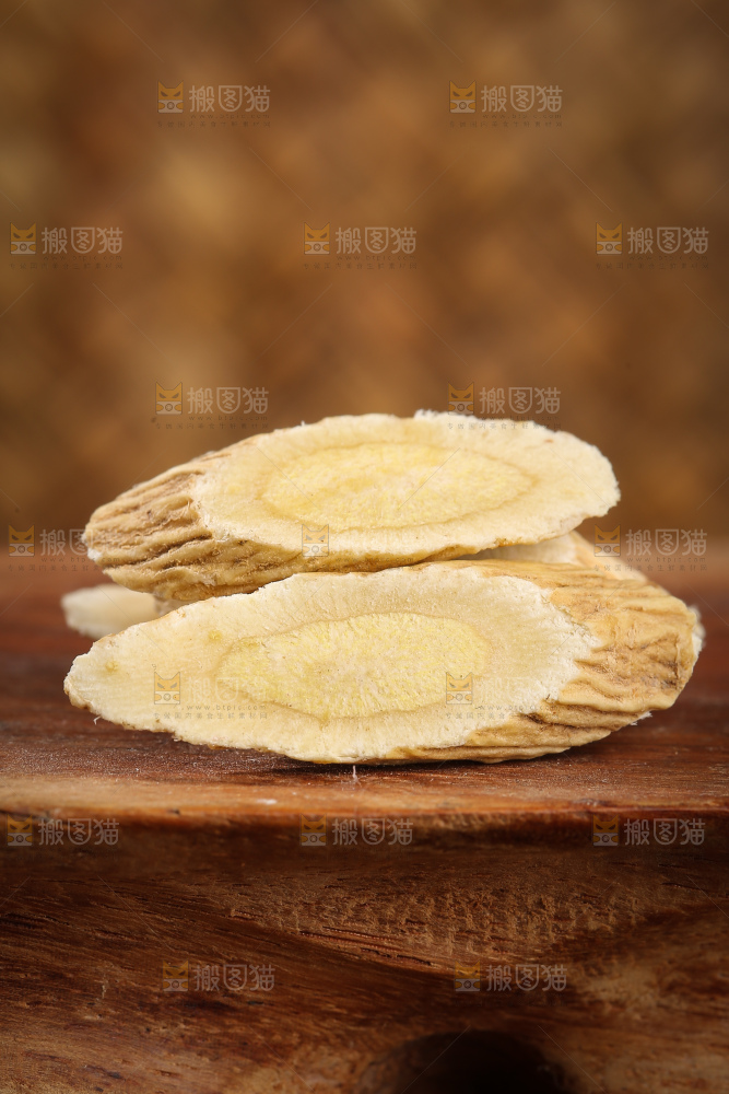 深底上的黄芪片