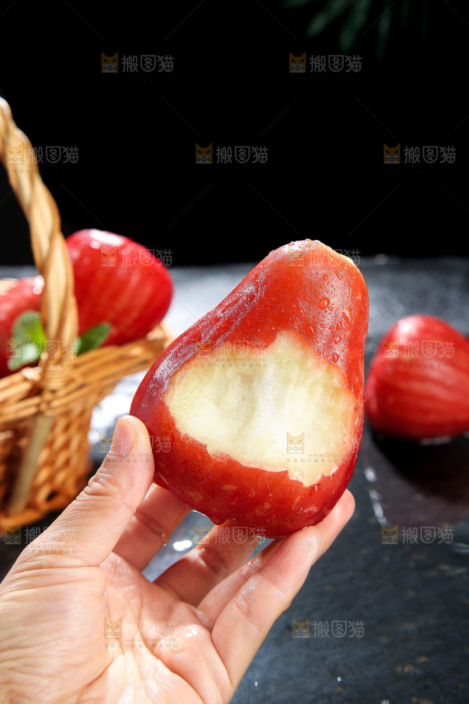 深底上的莲雾