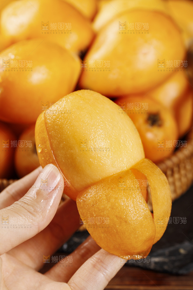深底上的枇杷