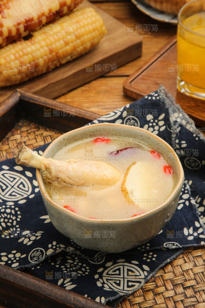 碗里的天麻炖鸡
