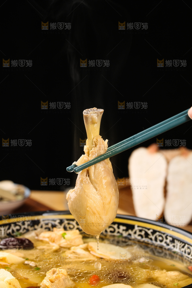碗里的天麻炖鸡