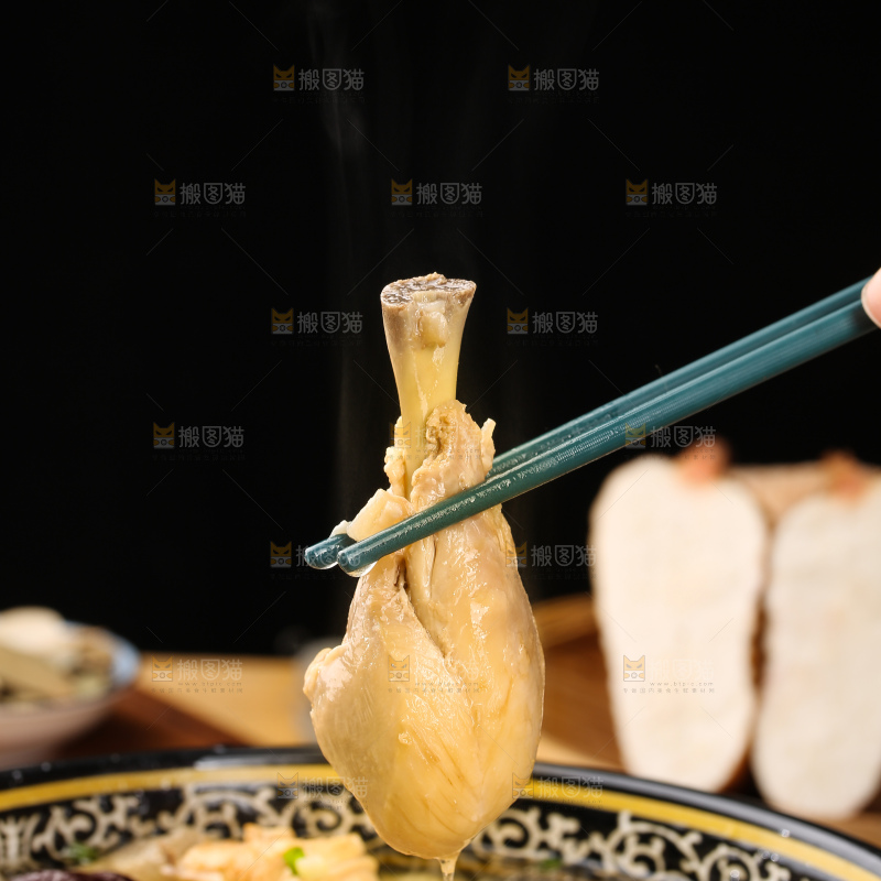 碗里的天麻炖鸡