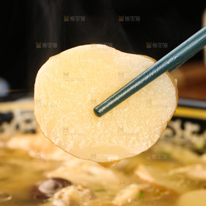 碗里的天麻炖鸡