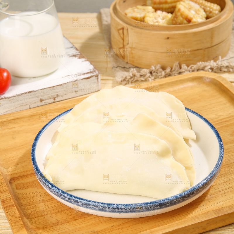 浅底上的脆皮菜饺