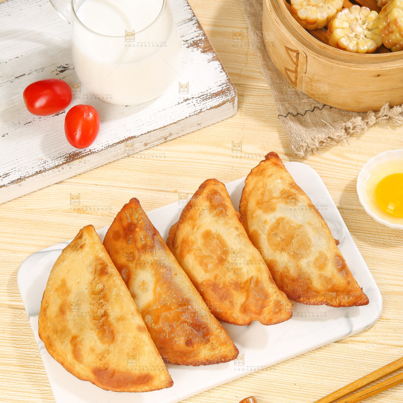 浅底上的脆皮菜饺