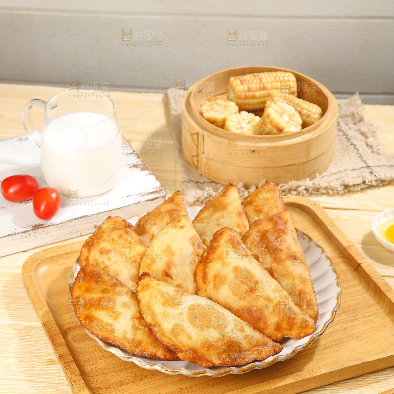 浅底上的脆皮菜饺