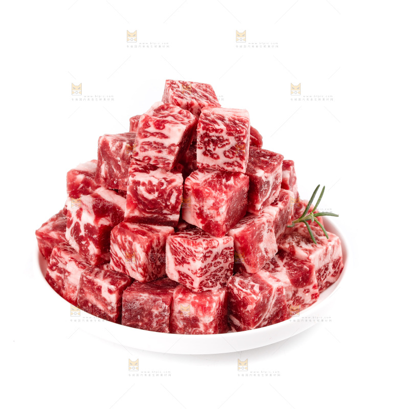 白底上的牛肉粒