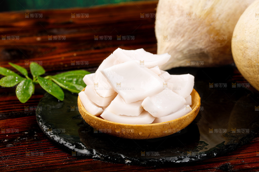 深底上的牛奶椰皇