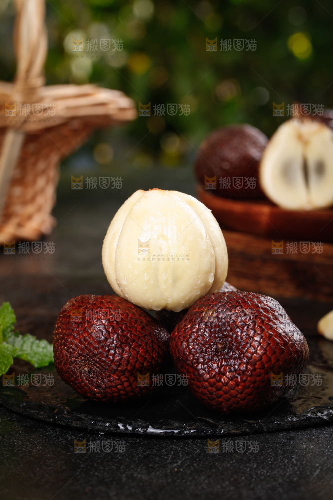 深底上的蛇皮果