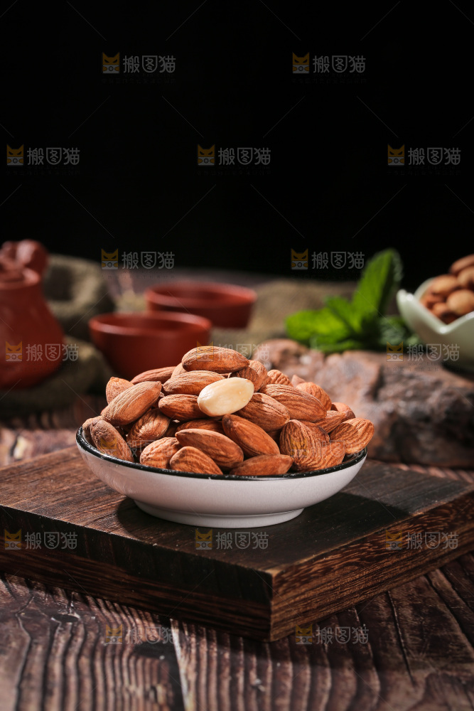 深底上的扁桃仁