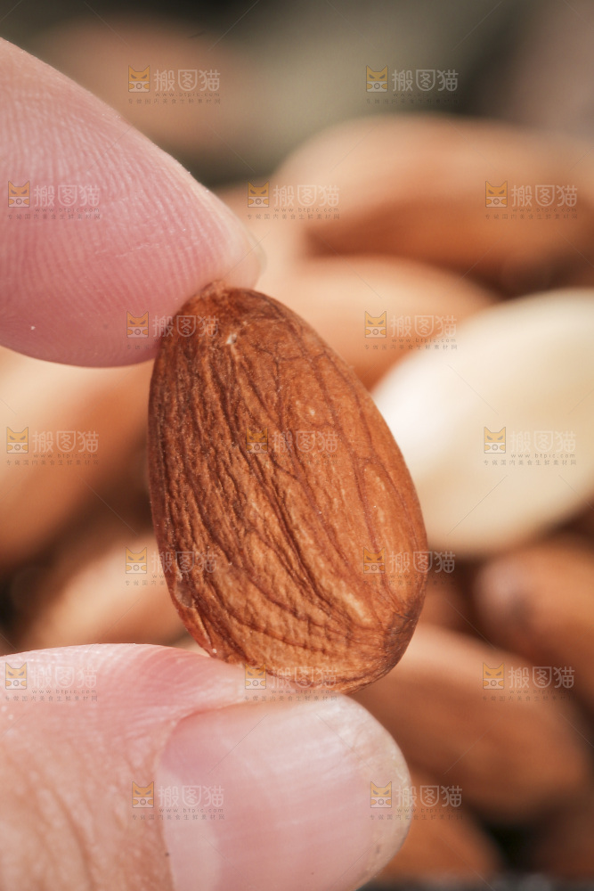 深底上的扁桃仁