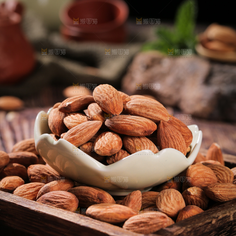 深底上的扁桃仁