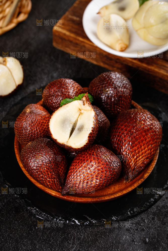 深底上的蛇皮果