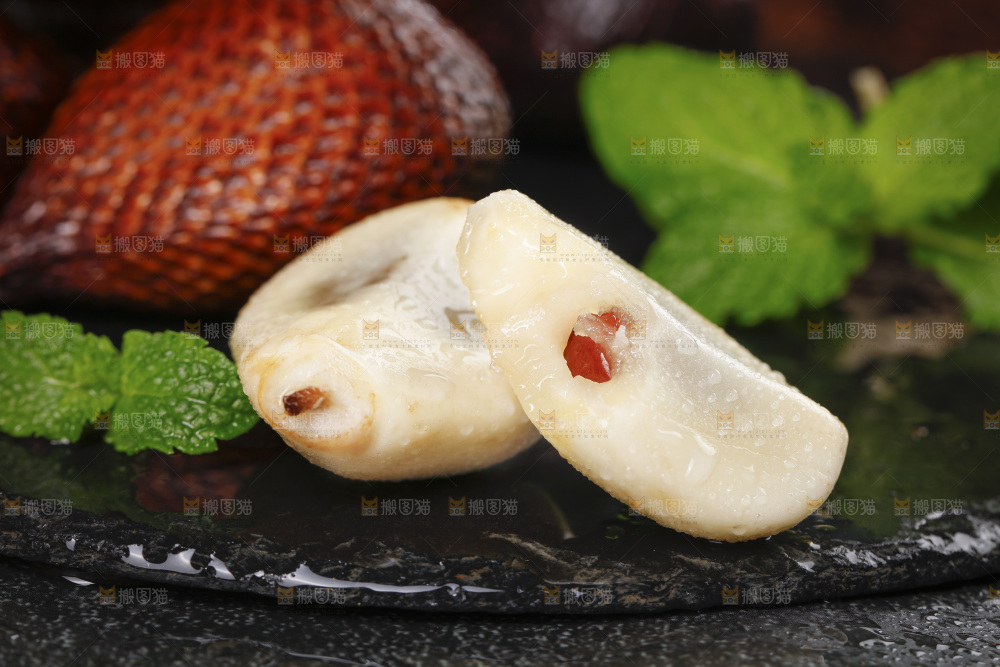 深底上的蛇皮果