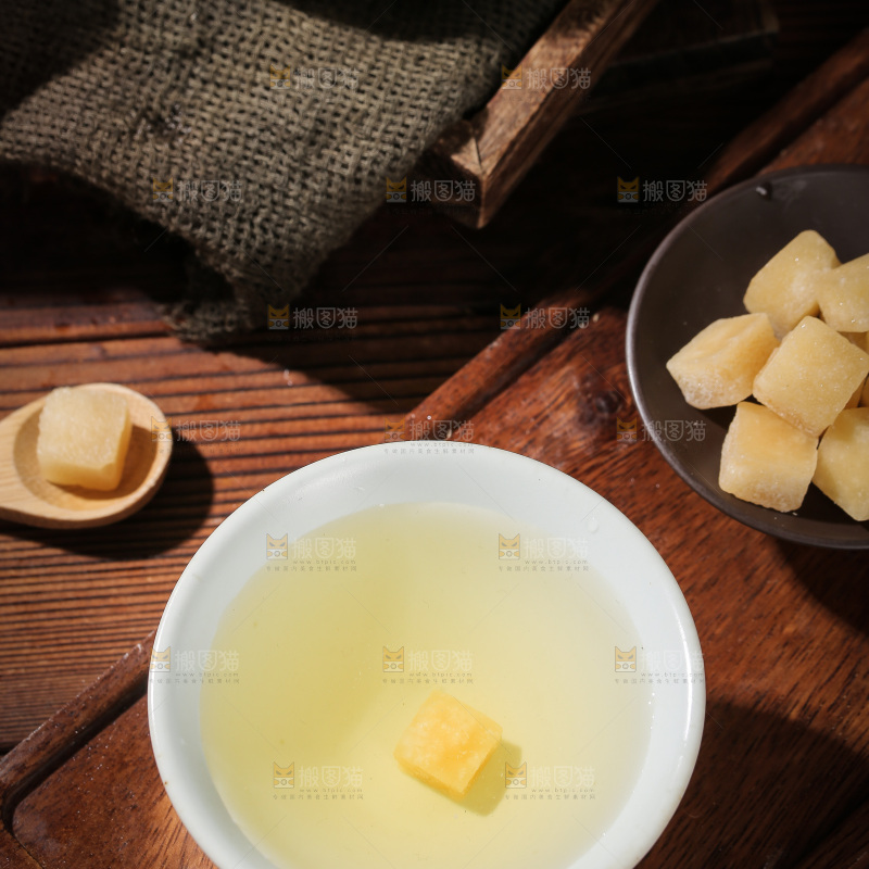 深底上的梨膏糖