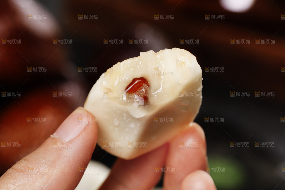 深底上的蛇皮果