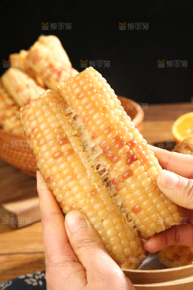 深底上的花糯玉米