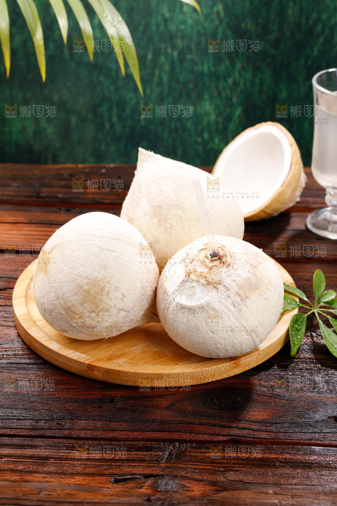 深底上的牛奶椰皇