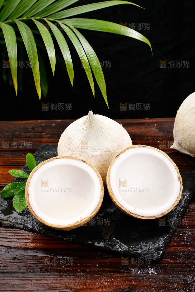 深底上的牛奶椰皇