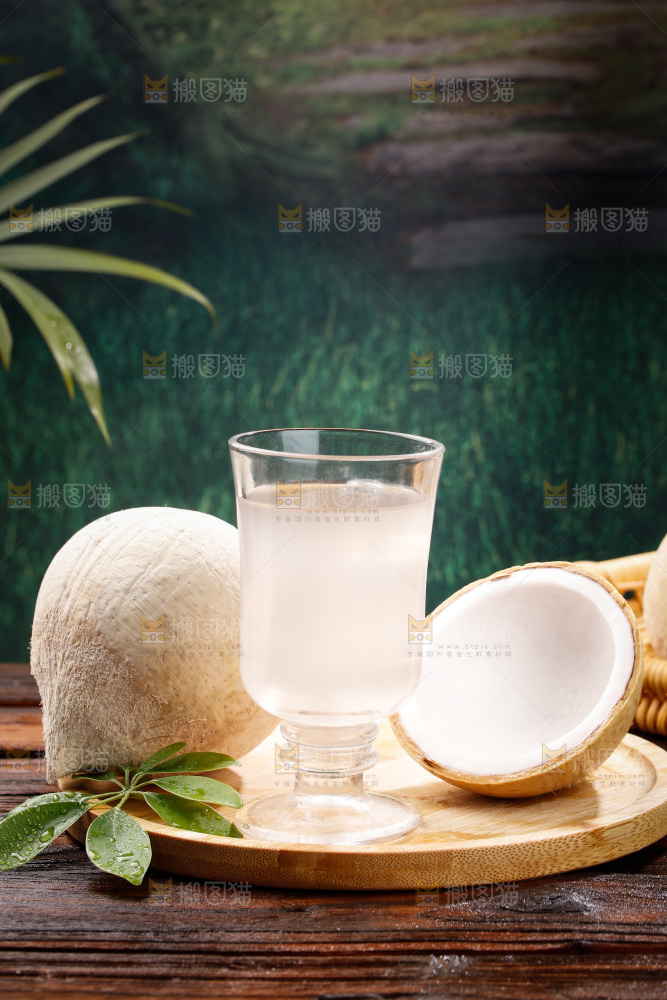 深底上的牛奶椰皇