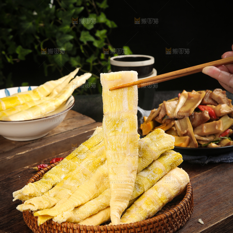 深底上的盐渍笋