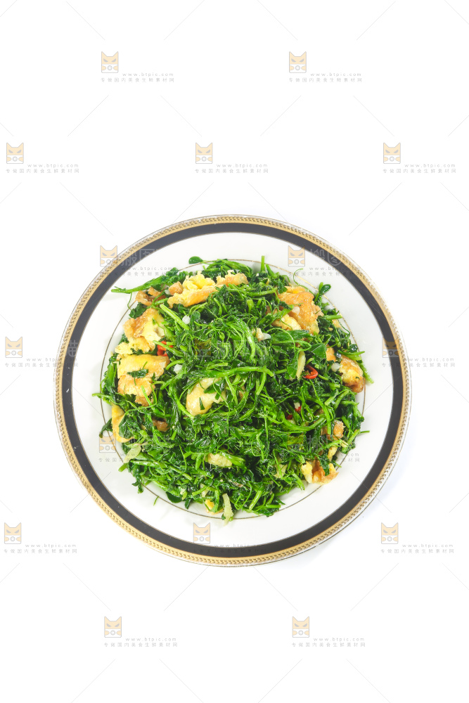 盘子里的苜蓿菜炒鸡蛋